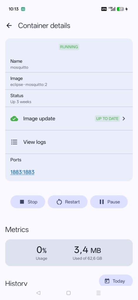Monitee Docker container detail for mosquitto, running, with stop, restart and pause controls