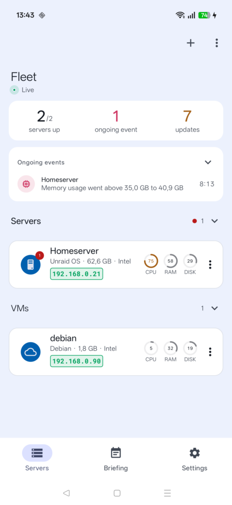 Monitee's fleet view: two of two servers up, one ongoing memory event on an Unraid homeserver, seven updates, and CPU, RAM and disk for the server and a Debian VM